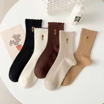רקמה פרחונית יפנית Kawaii חמוד גרביים גרביים סגנון קוריאני קפה שחור Harajuku בציר הצוות גרביים 2023 סתיו נשים 1Pair